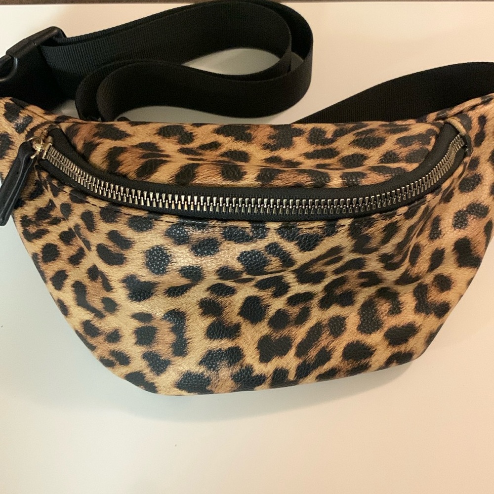 LD Cheetah print fanny pack with gold zipper